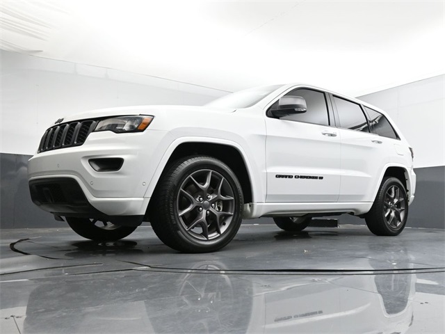 Vehicle image 17 of 36