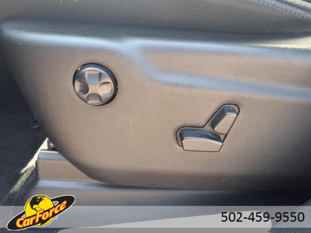 Vehicle image 24 of 31