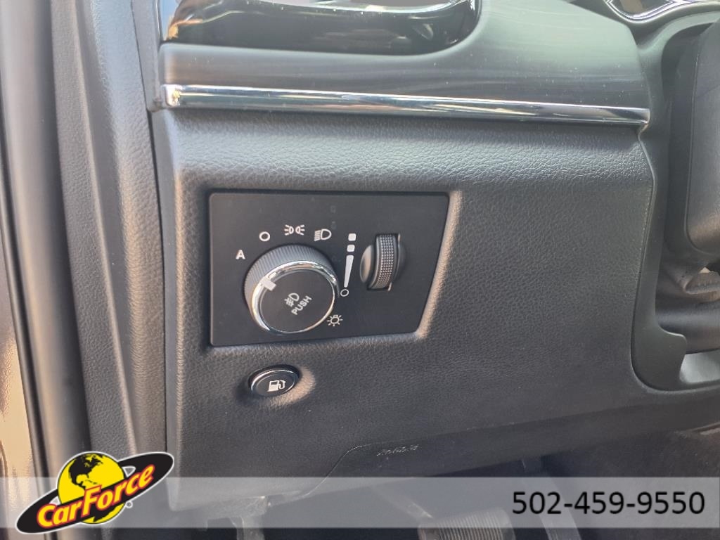 Vehicle image 28 of 31