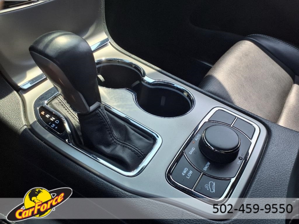 Vehicle image 21 of 31