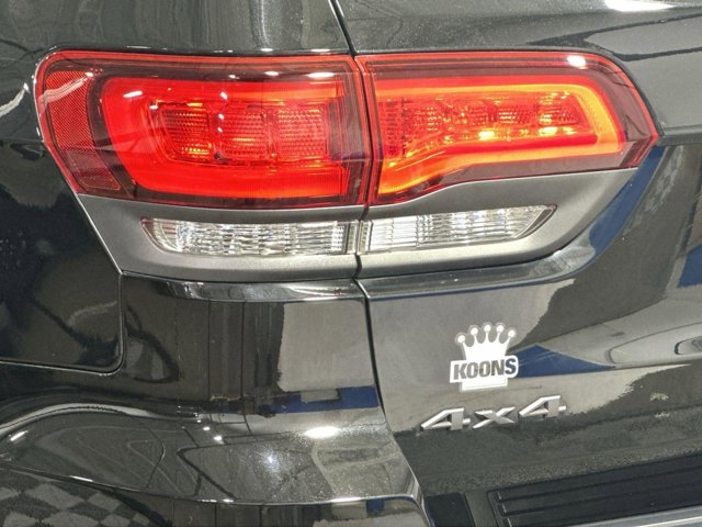 Vehicle image 33 of 41