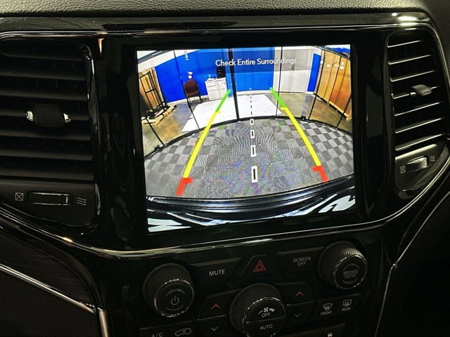 Vehicle image 21 of 41