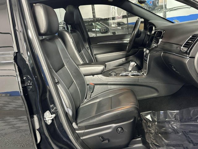 Vehicle image 37 of 41