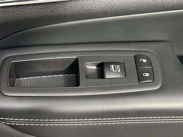 Vehicle image 39 of 41