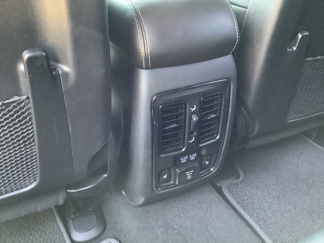Vehicle image 27 of 42