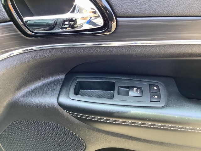 Vehicle image 38 of 42
