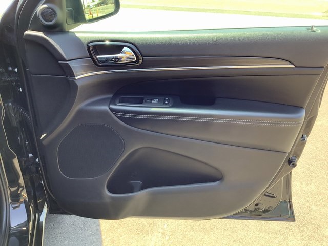 Vehicle image 37 of 42