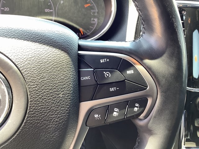 Vehicle image 14 of 42