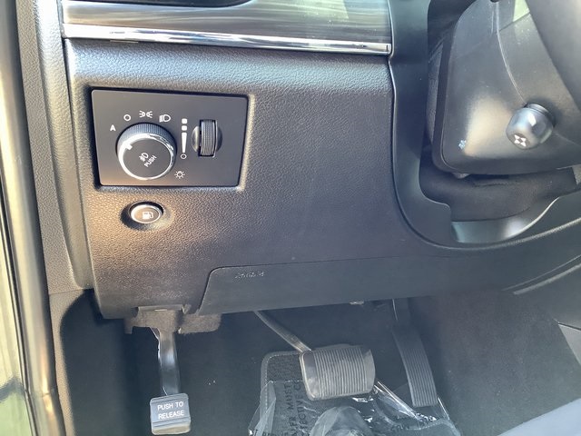 Vehicle image 17 of 42