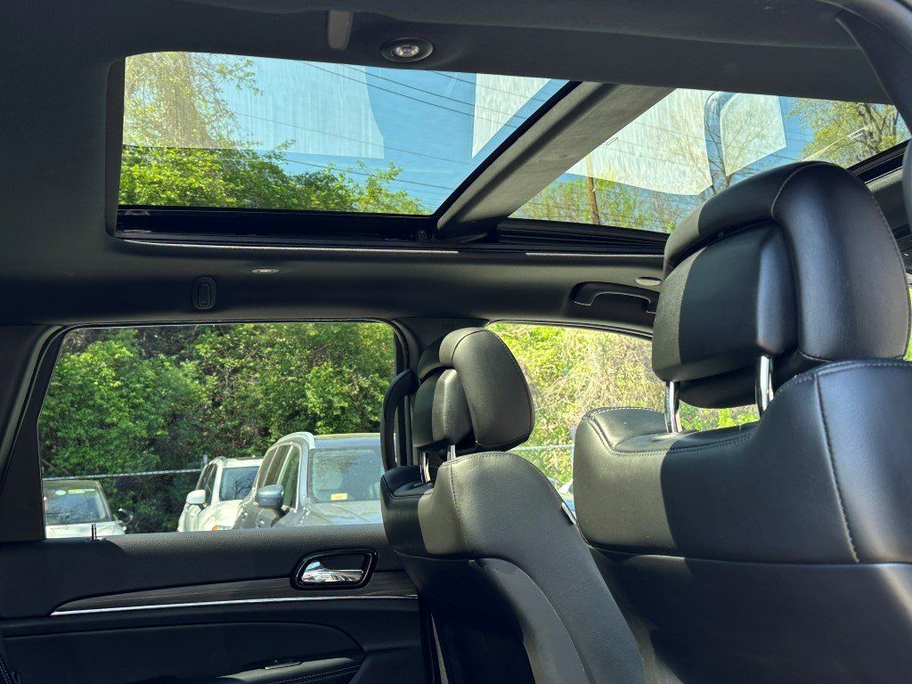 Vehicle image 11 of 35