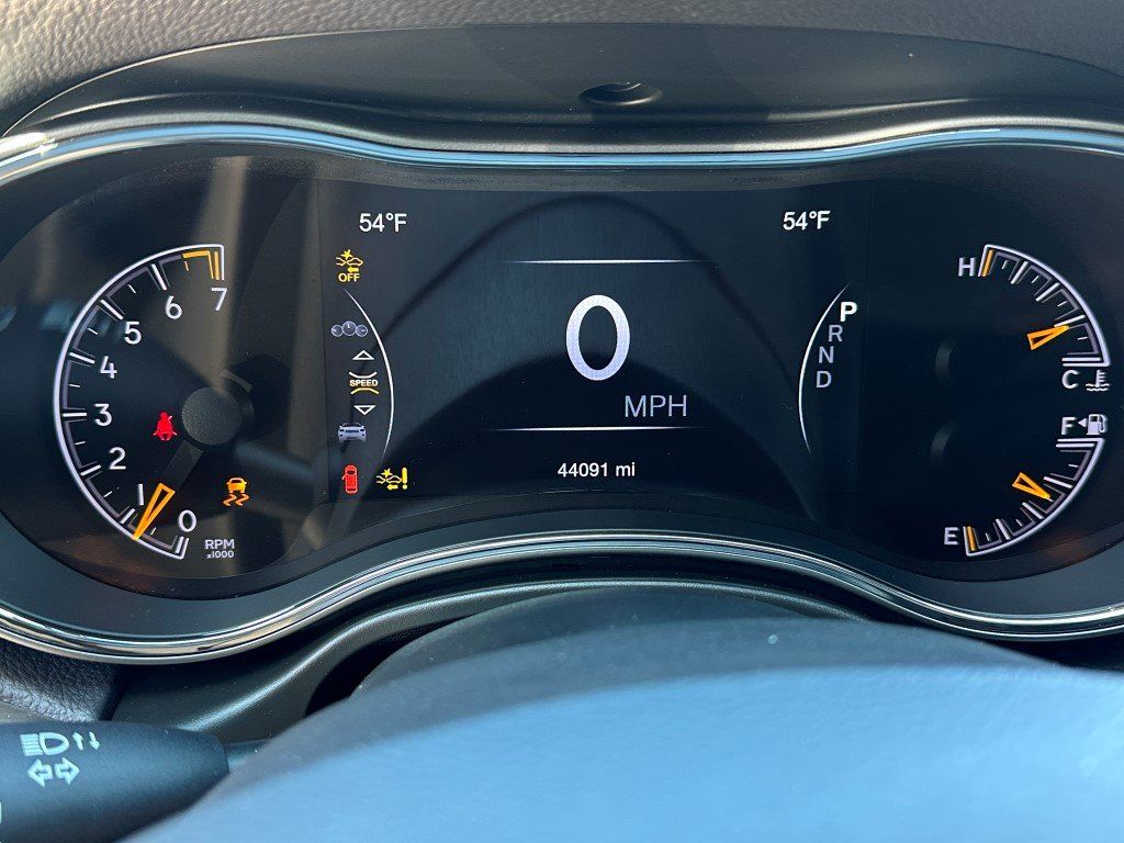 Vehicle image 25 of 35