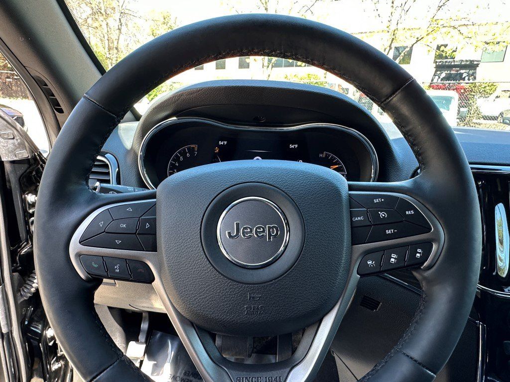 Vehicle image 26 of 35