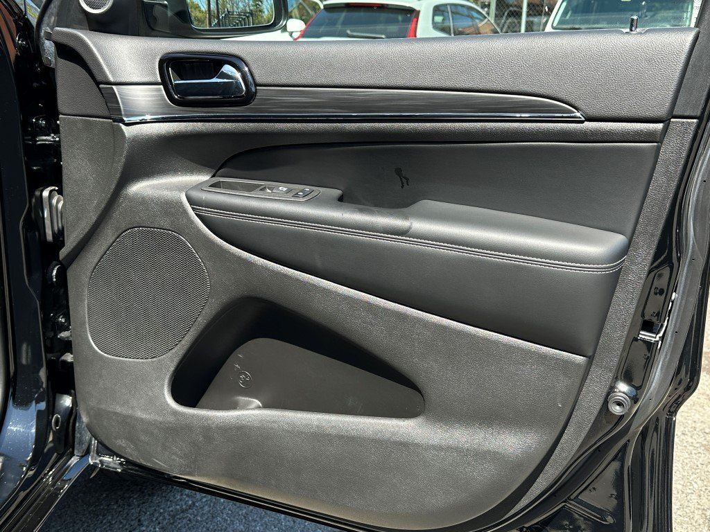 Vehicle image 16 of 35