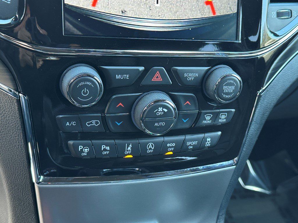 Vehicle image 31 of 35