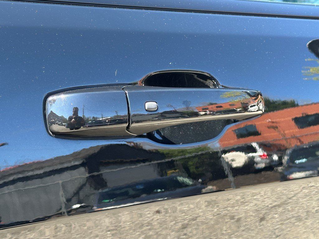 Vehicle image 10 of 35