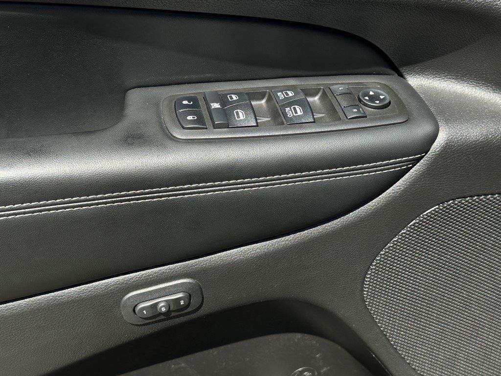 Vehicle image 22 of 35