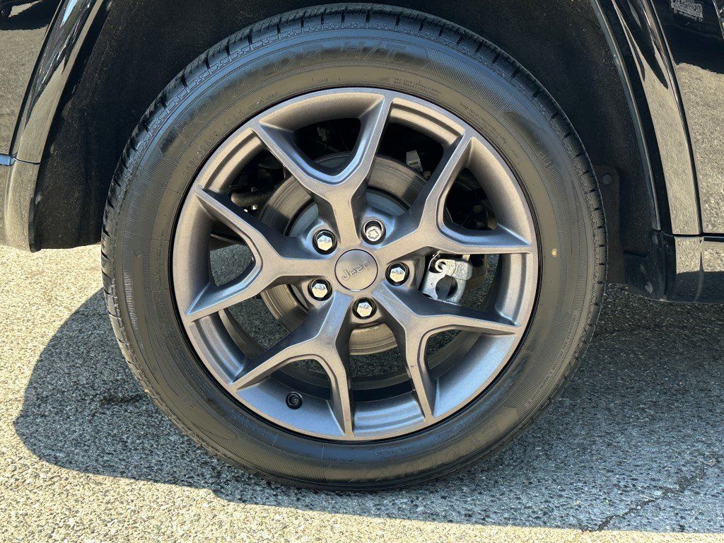Vehicle image 9 of 35