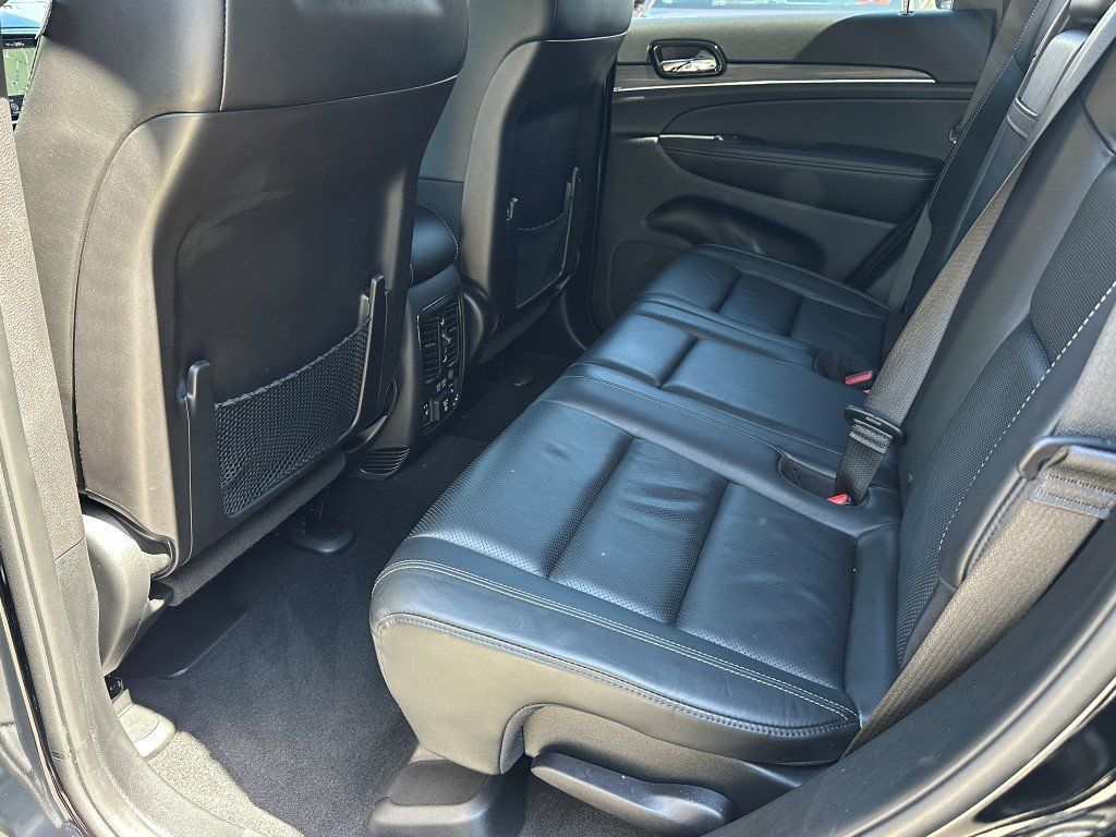 Vehicle image 20 of 35