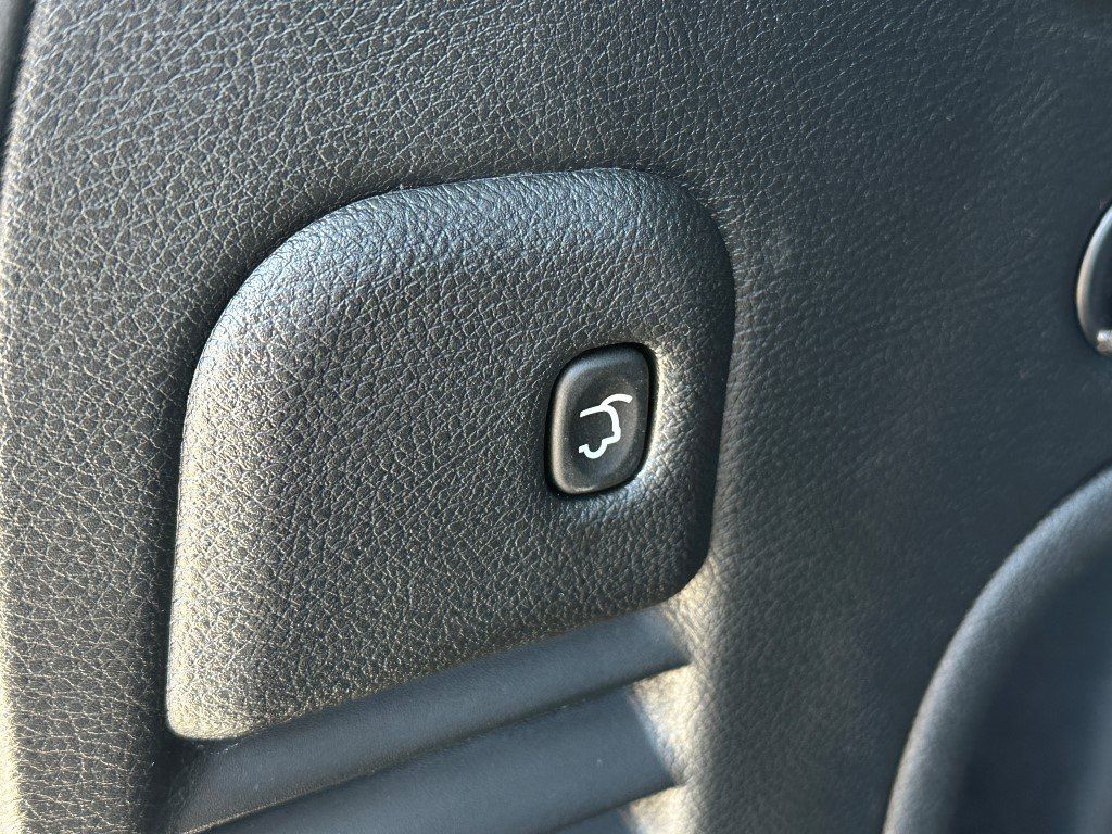 Vehicle image 7 of 35