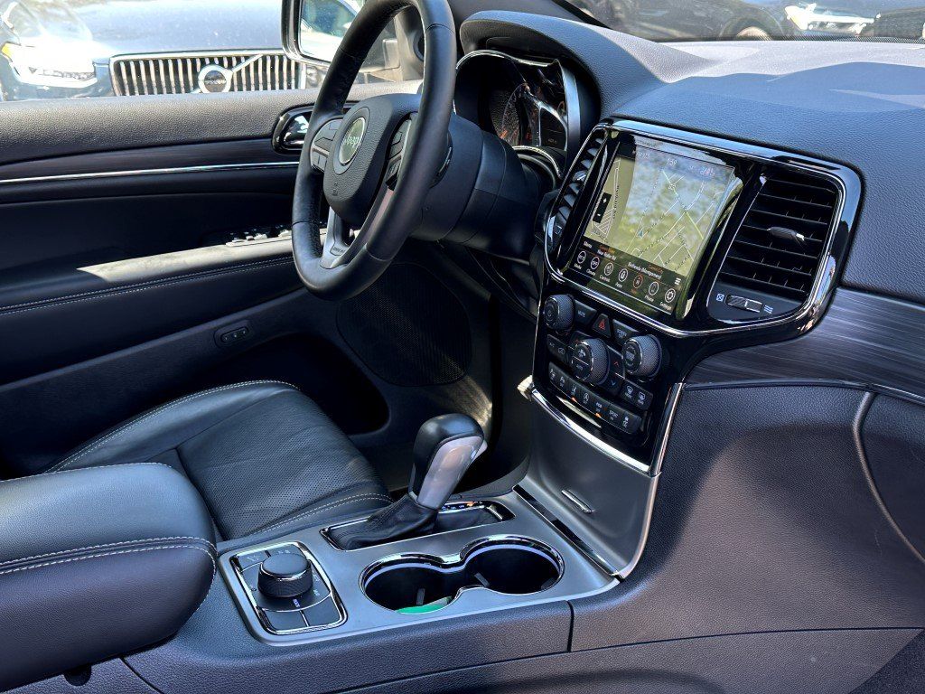 Vehicle image 13 of 35