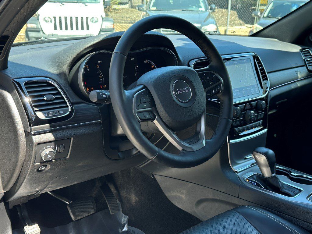 Vehicle image 23 of 35