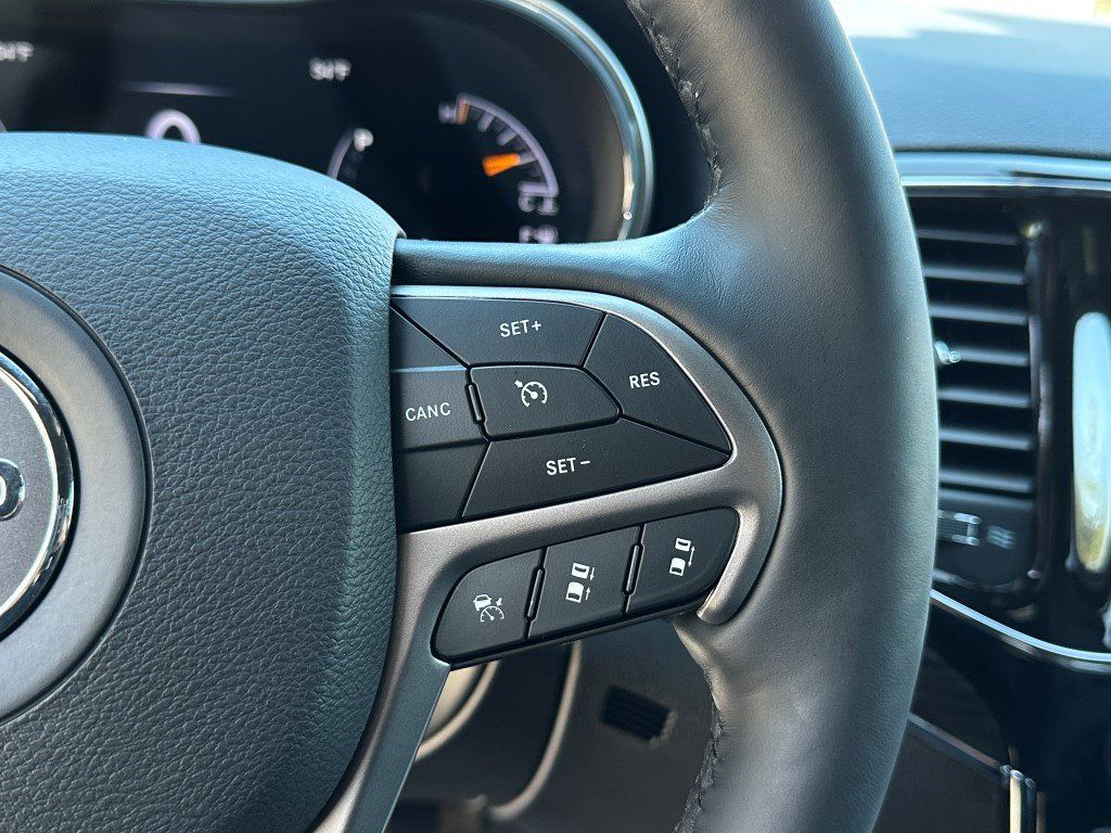Vehicle image 28 of 35