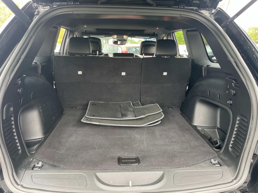 Vehicle image 9 of 34