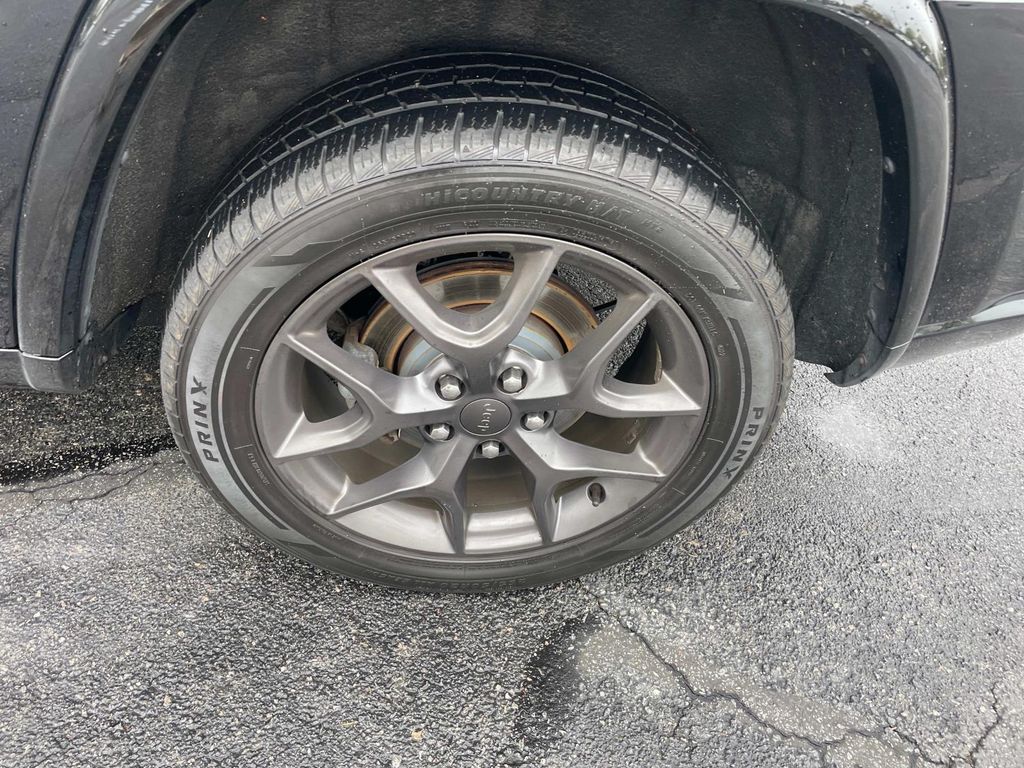 Vehicle image 14 of 34