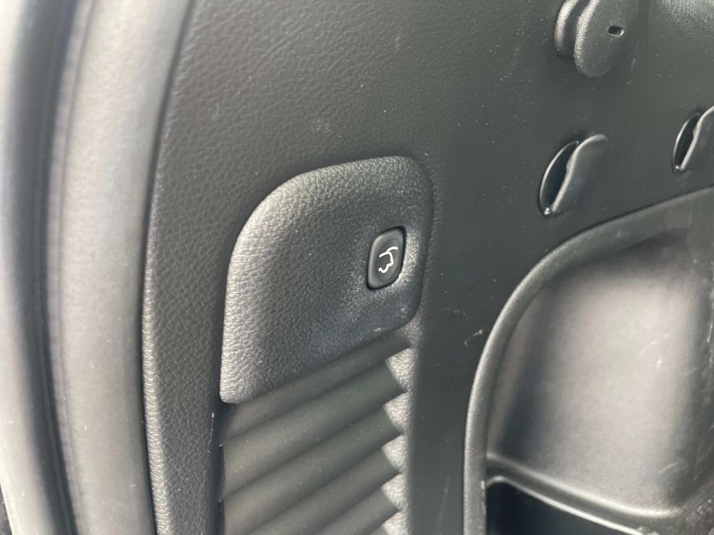 Vehicle image 10 of 34