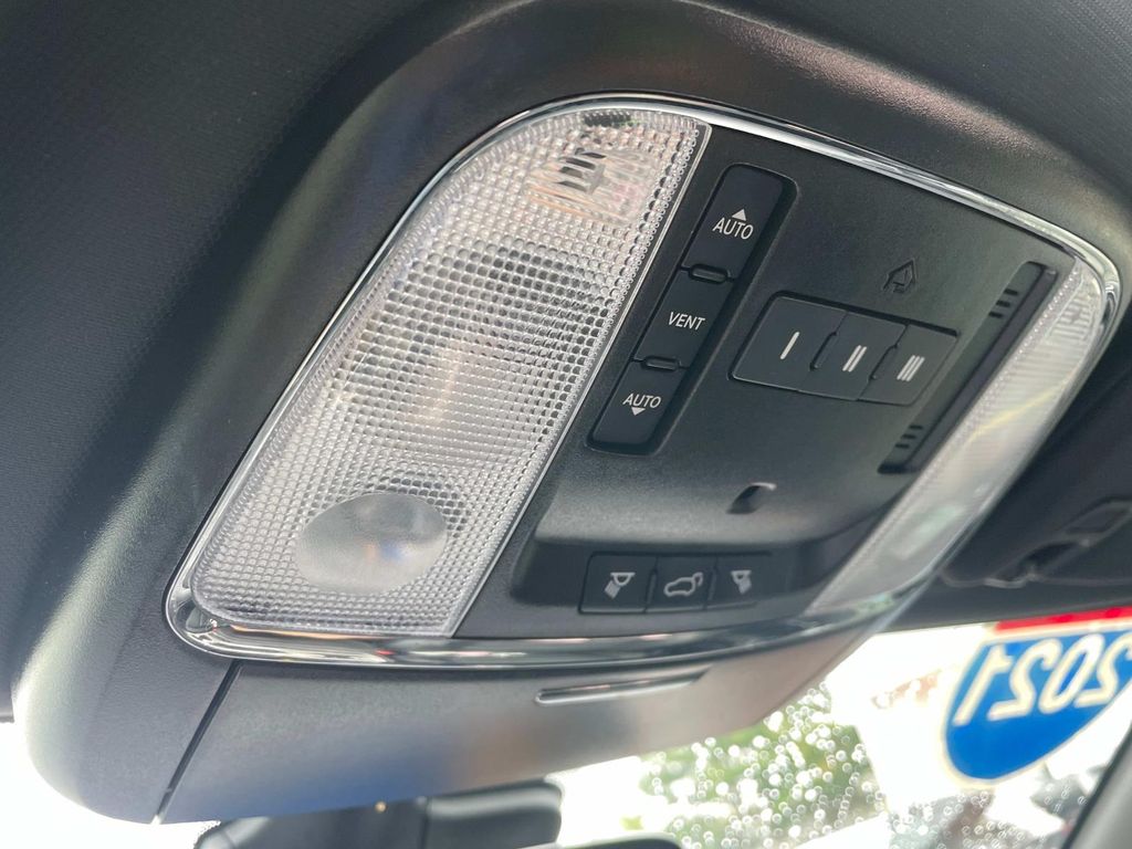Vehicle image 29 of 34