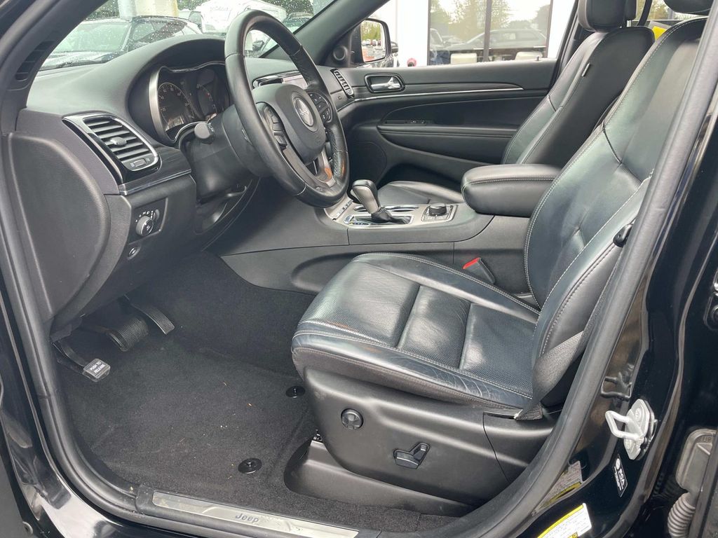 Vehicle image 19 of 34
