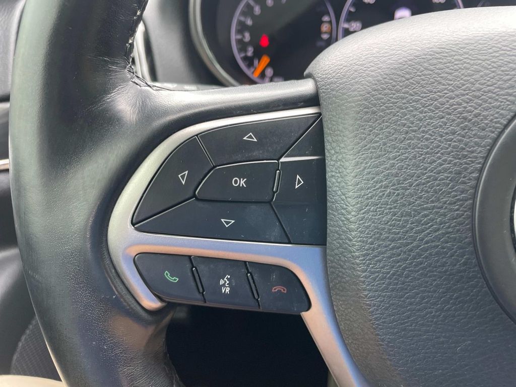 Vehicle image 32 of 34