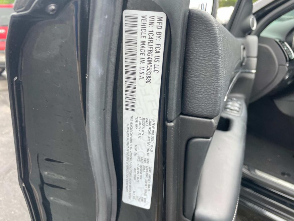 Vehicle image 21 of 34