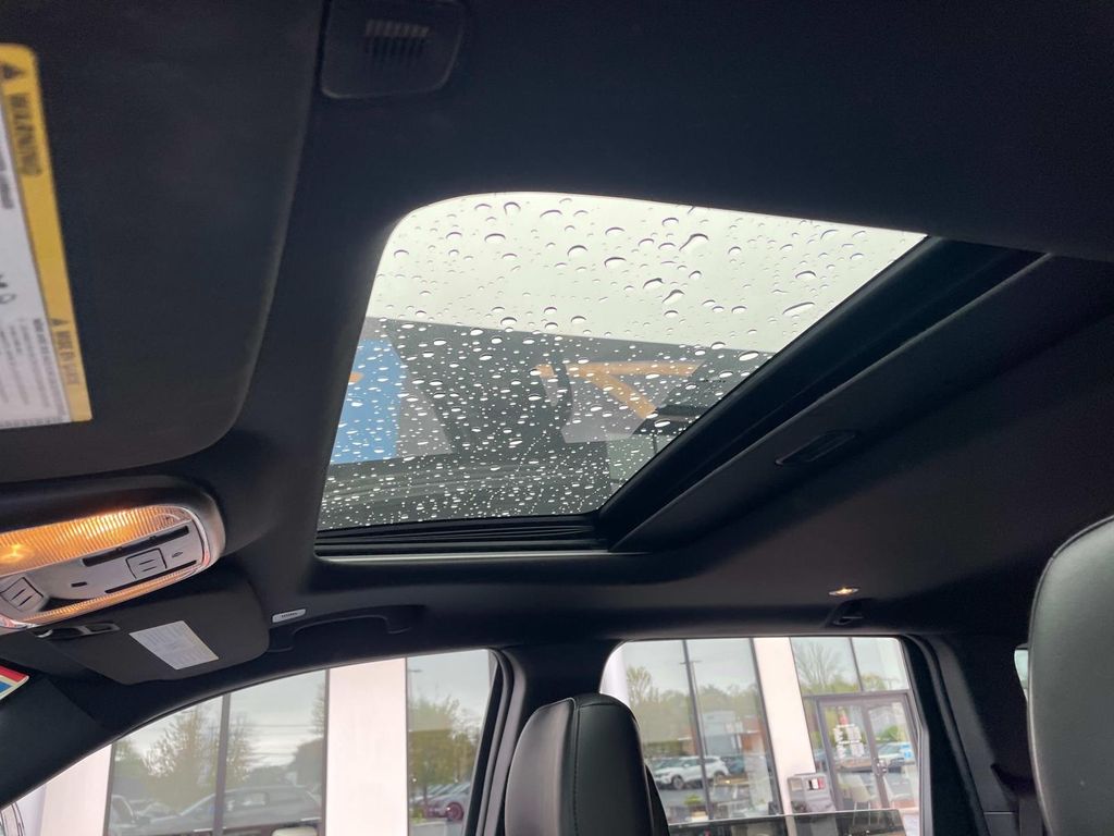 Vehicle image 24 of 34