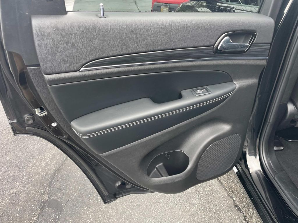 Vehicle image 17 of 34