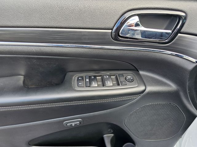 Vehicle image 22 of 40