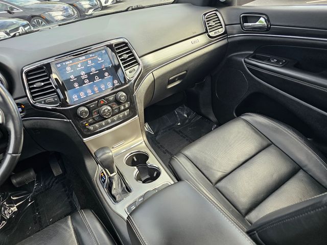 Vehicle image 34 of 40
