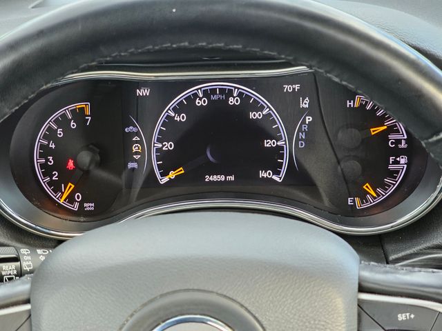 Vehicle image 33 of 40