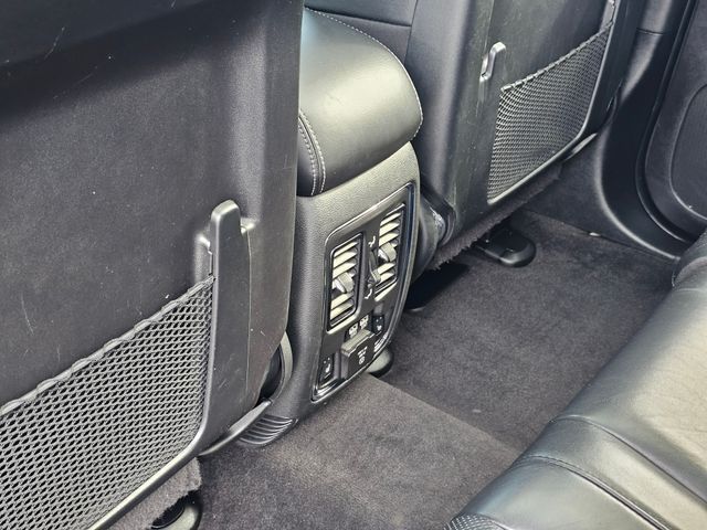 Vehicle image 25 of 40