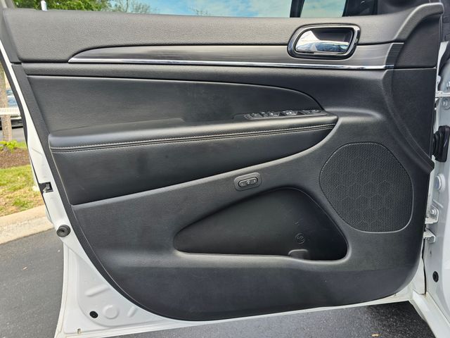 Vehicle image 21 of 40