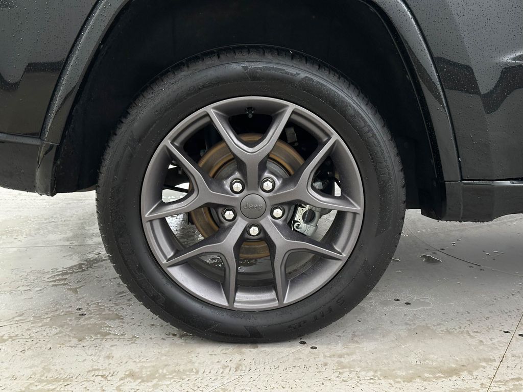 Vehicle image 36 of 38