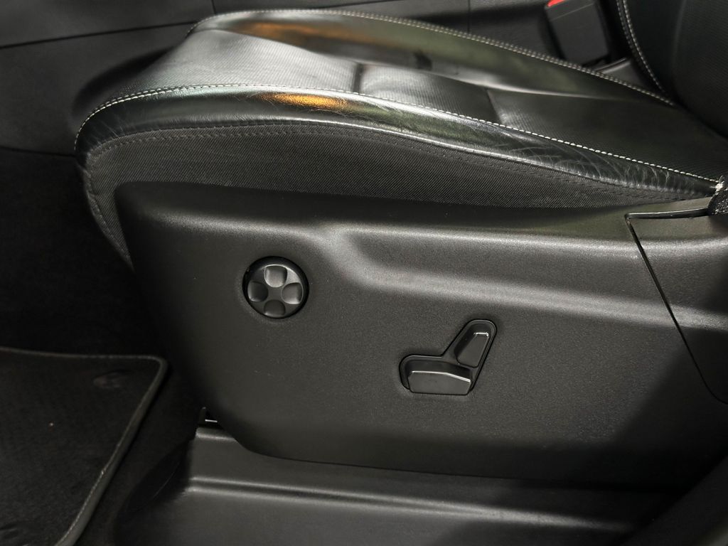 Vehicle image 18 of 38