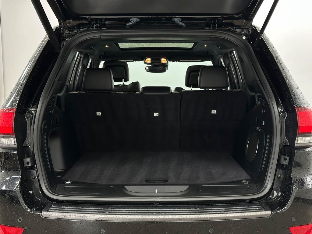 Vehicle image 21 of 38