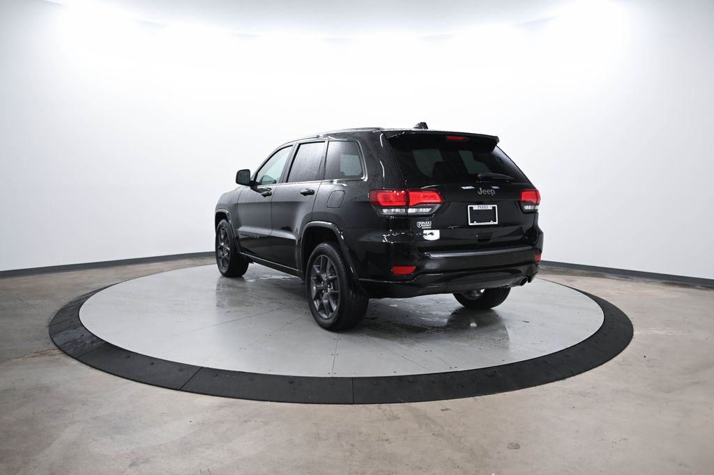 Vehicle image 8 of 38