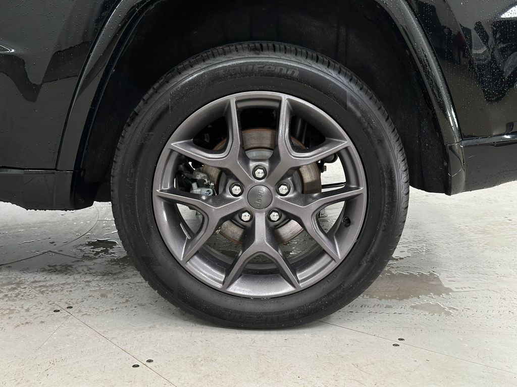 Vehicle image 37 of 38