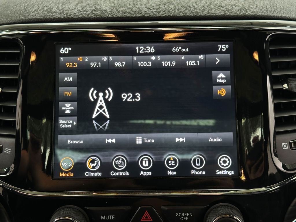 Vehicle image 11 of 38