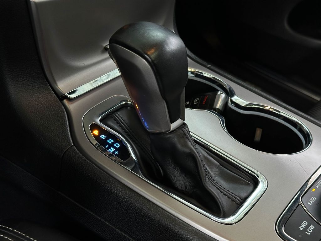 Vehicle image 33 of 38