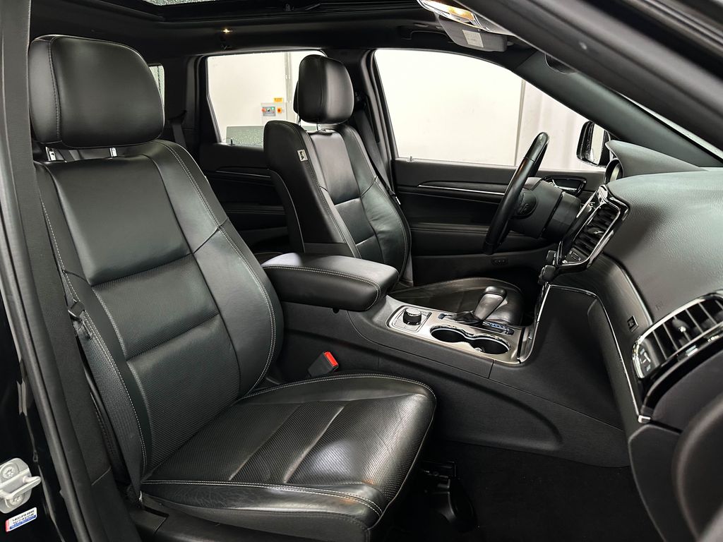 Vehicle image 23 of 38