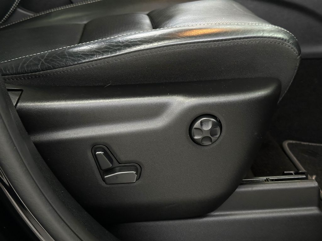 Vehicle image 24 of 38