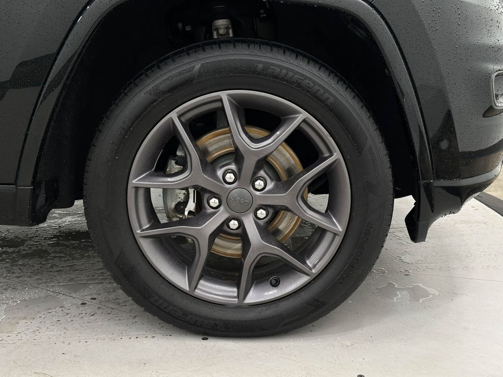 Vehicle image 35 of 38